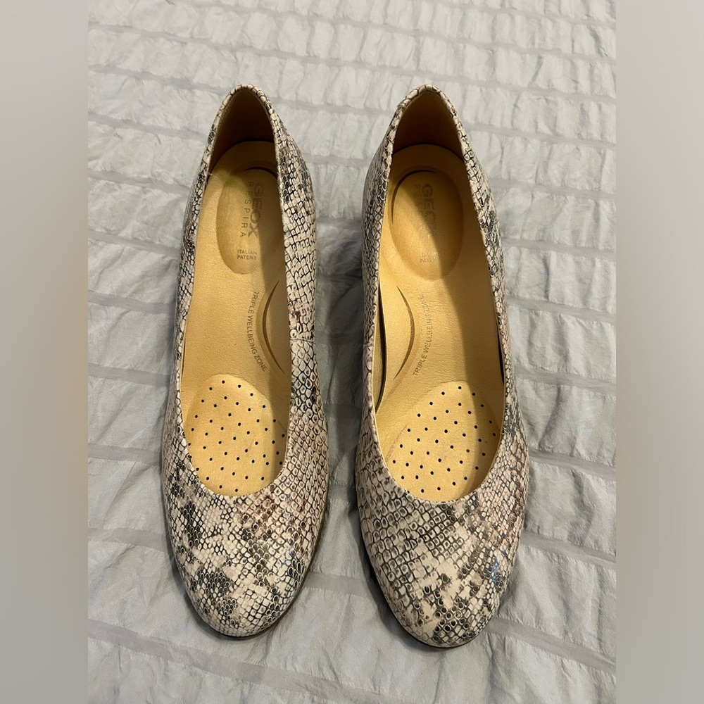 Geox leather snake embossed block heels 37 like new